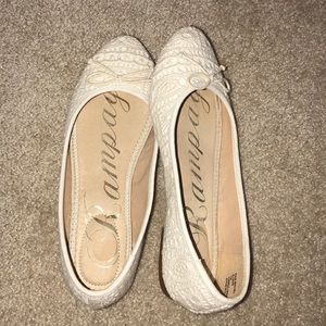 Cute White Detail Flats with Bow
